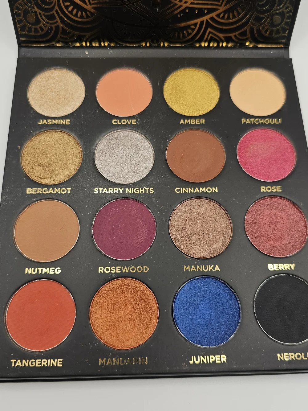 NEW ACE BEAUTE' Quintessential Pallette Eyeshadow Bright Pigmented Colors